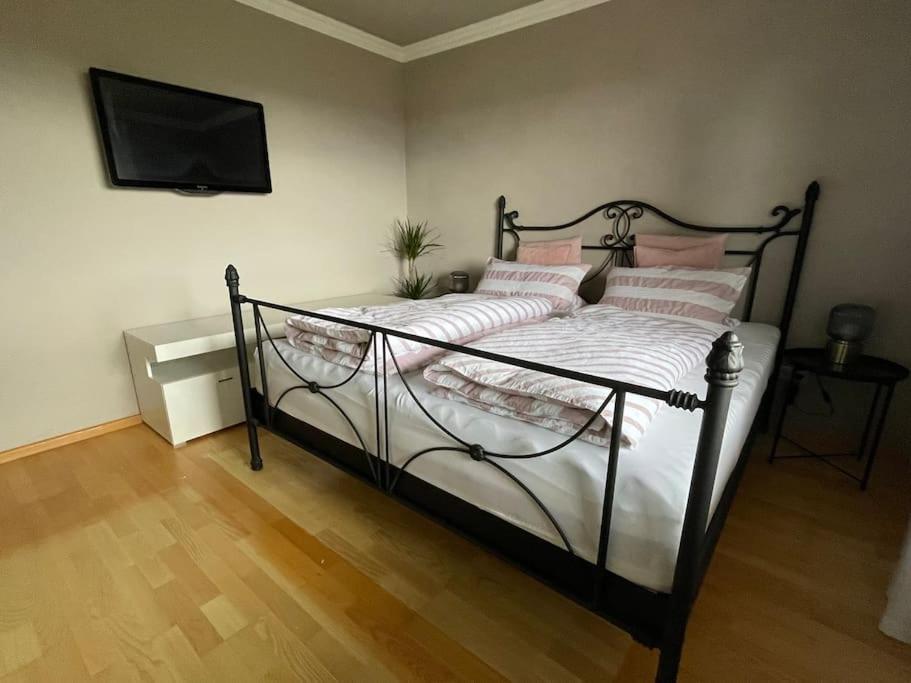 Ferienwohnung Leuchtbergblick Mit Terrasse Und Pkw Stellplatz Eschwege Eksteriør billede